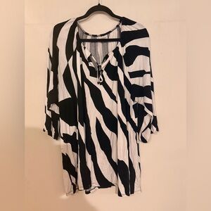 LuLaRoe Debra zebra  3/4 sleeve relaxed fit Monochrome Striped Top